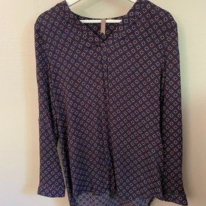 Brina & Em Lemmy V Neck Blouse, Size Medium, Navy Blue & Burgundy print
